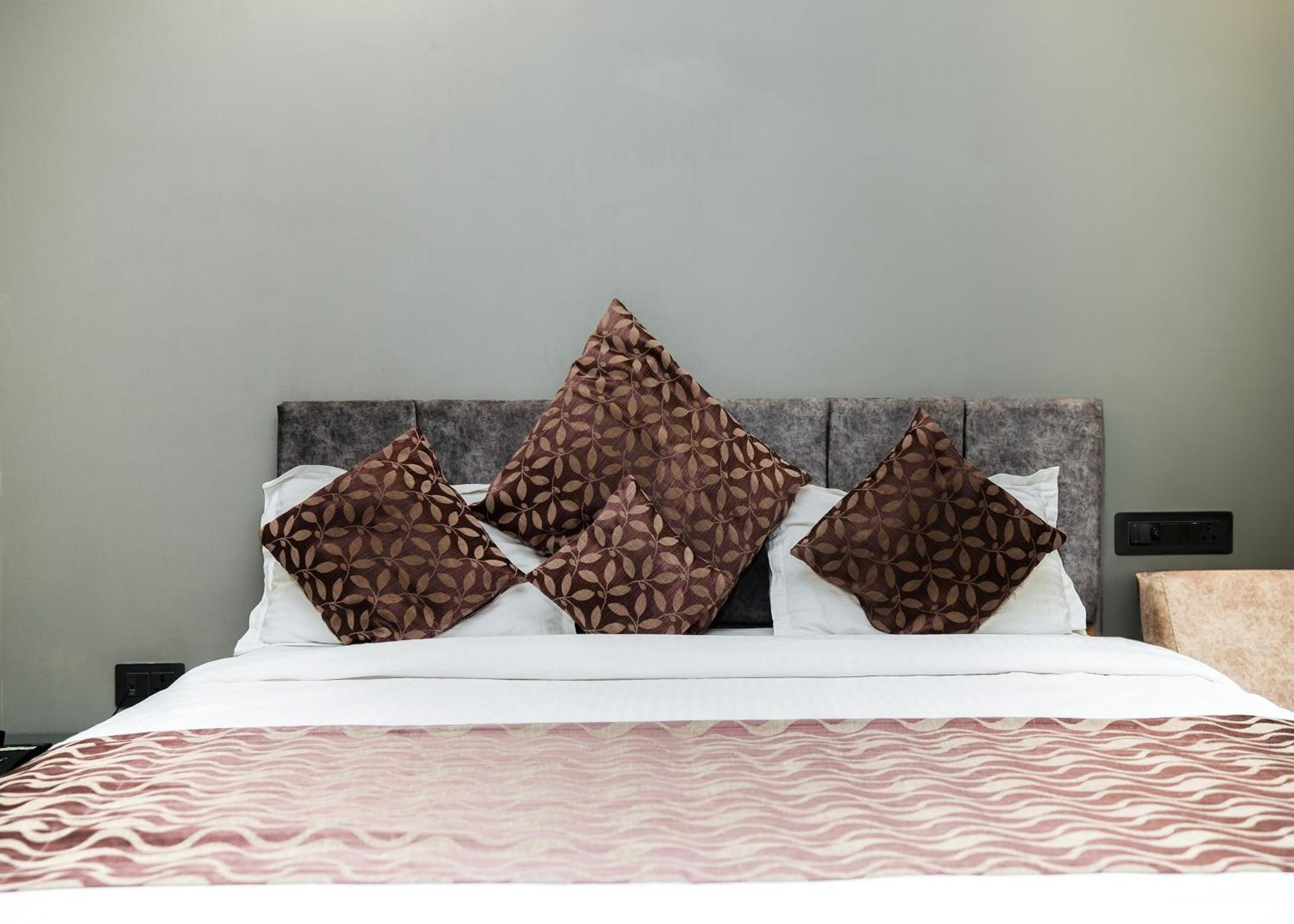 Rupis Resort Near Udaipur Airport Dabok Екстер'єр фото