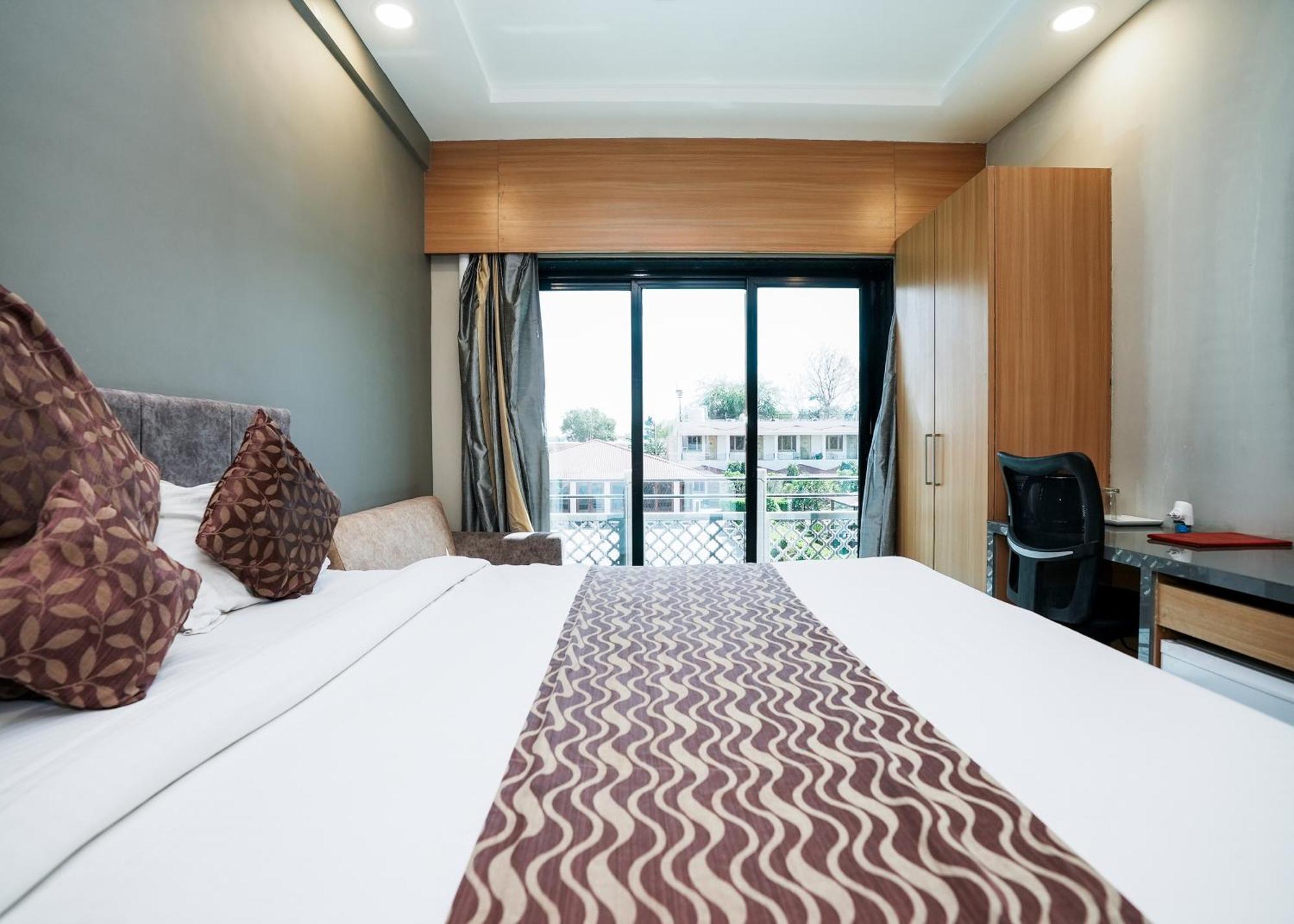 Rupis Resort Near Udaipur Airport Dabok Екстер'єр фото