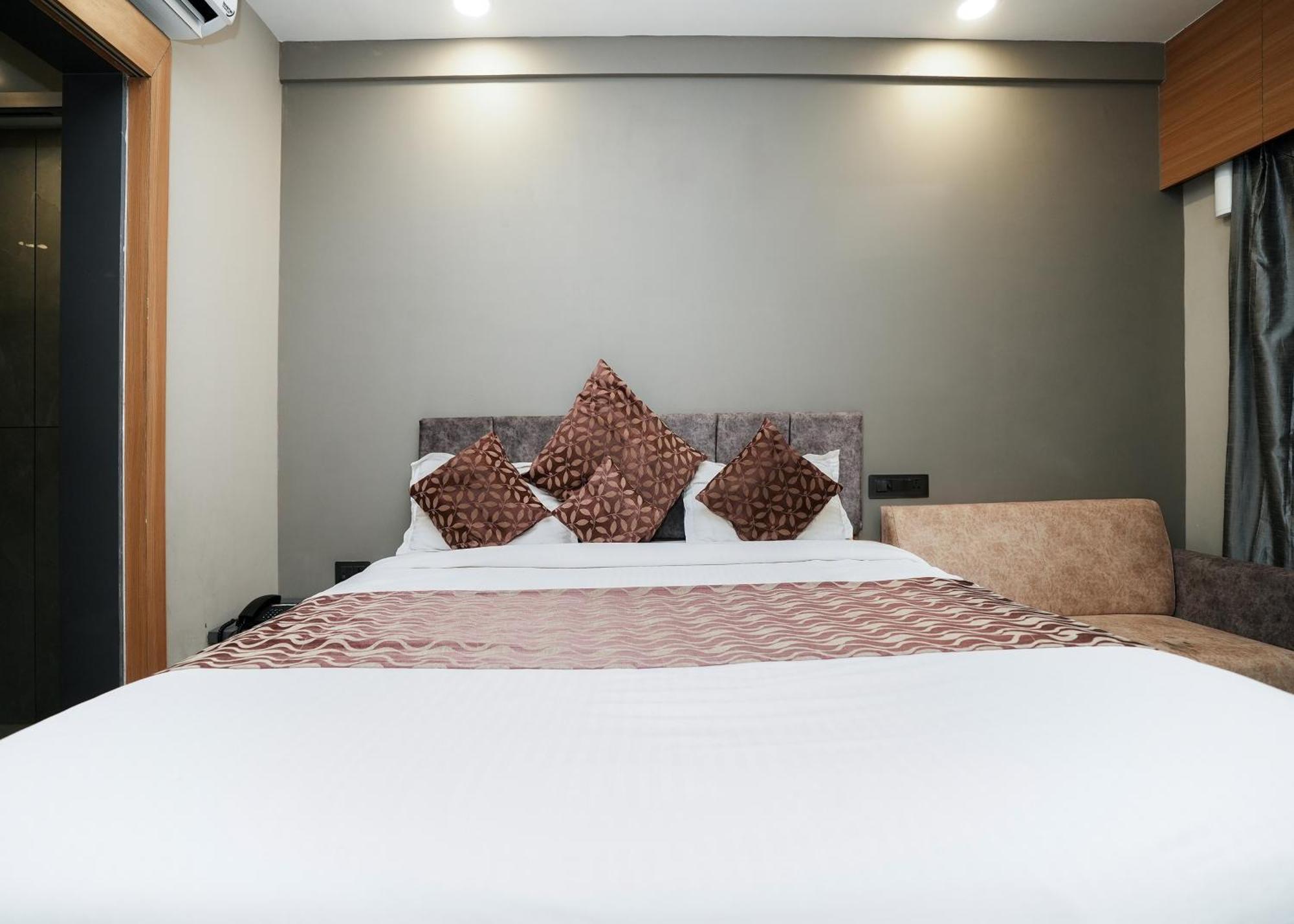 Rupis Resort Near Udaipur Airport Dabok Екстер'єр фото