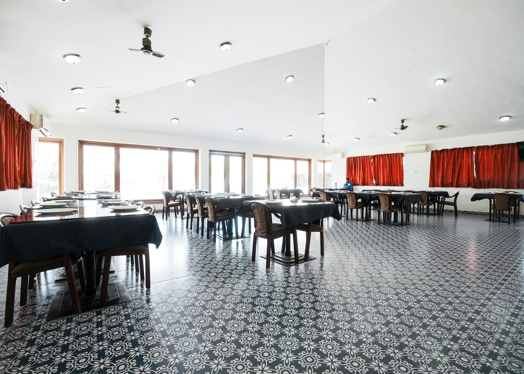 Rupis Resort Near Udaipur Airport Dabok Екстер'єр фото