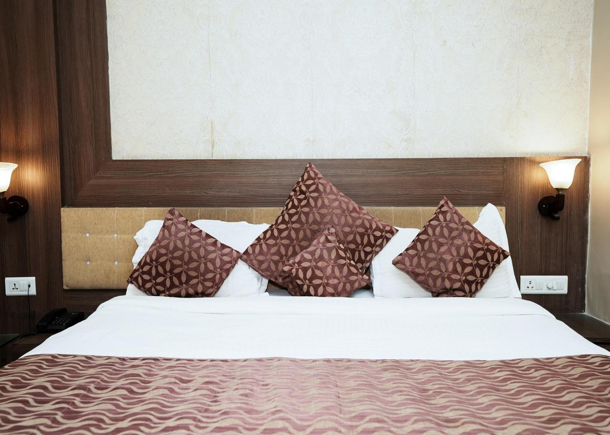 Rupis Resort Near Udaipur Airport Dabok Екстер'єр фото