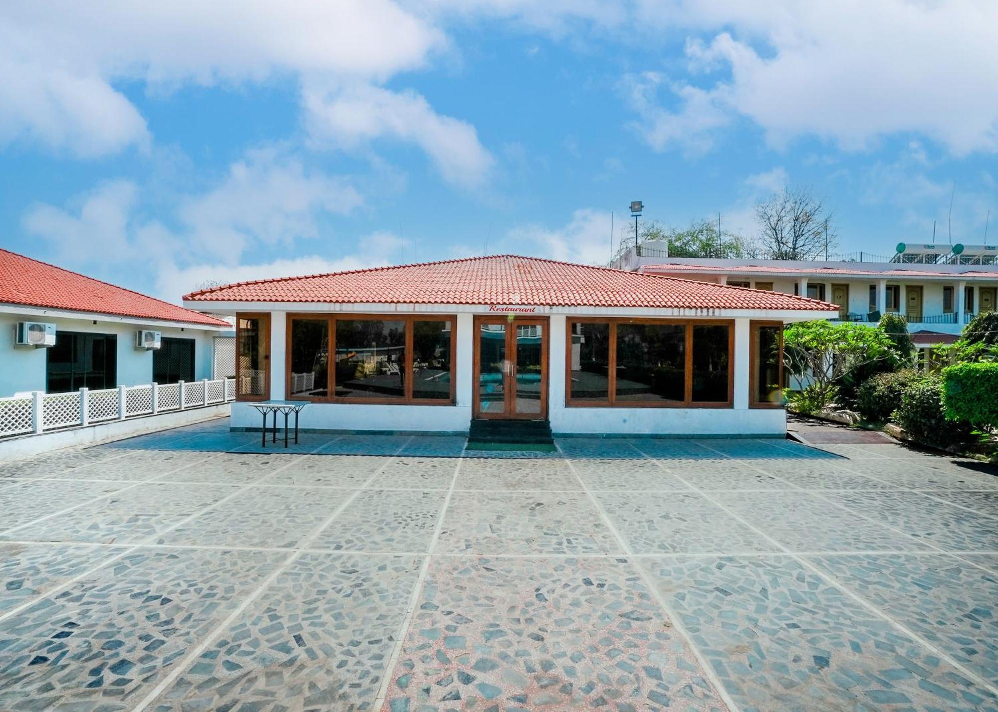 Rupis Resort Near Udaipur Airport Dabok Екстер'єр фото