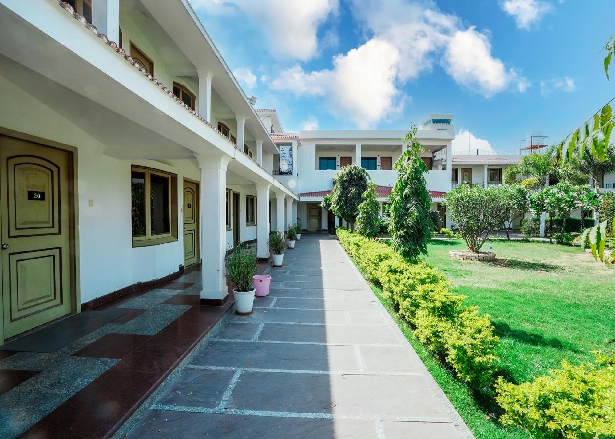 Rupis Resort Near Udaipur Airport Dabok Екстер'єр фото