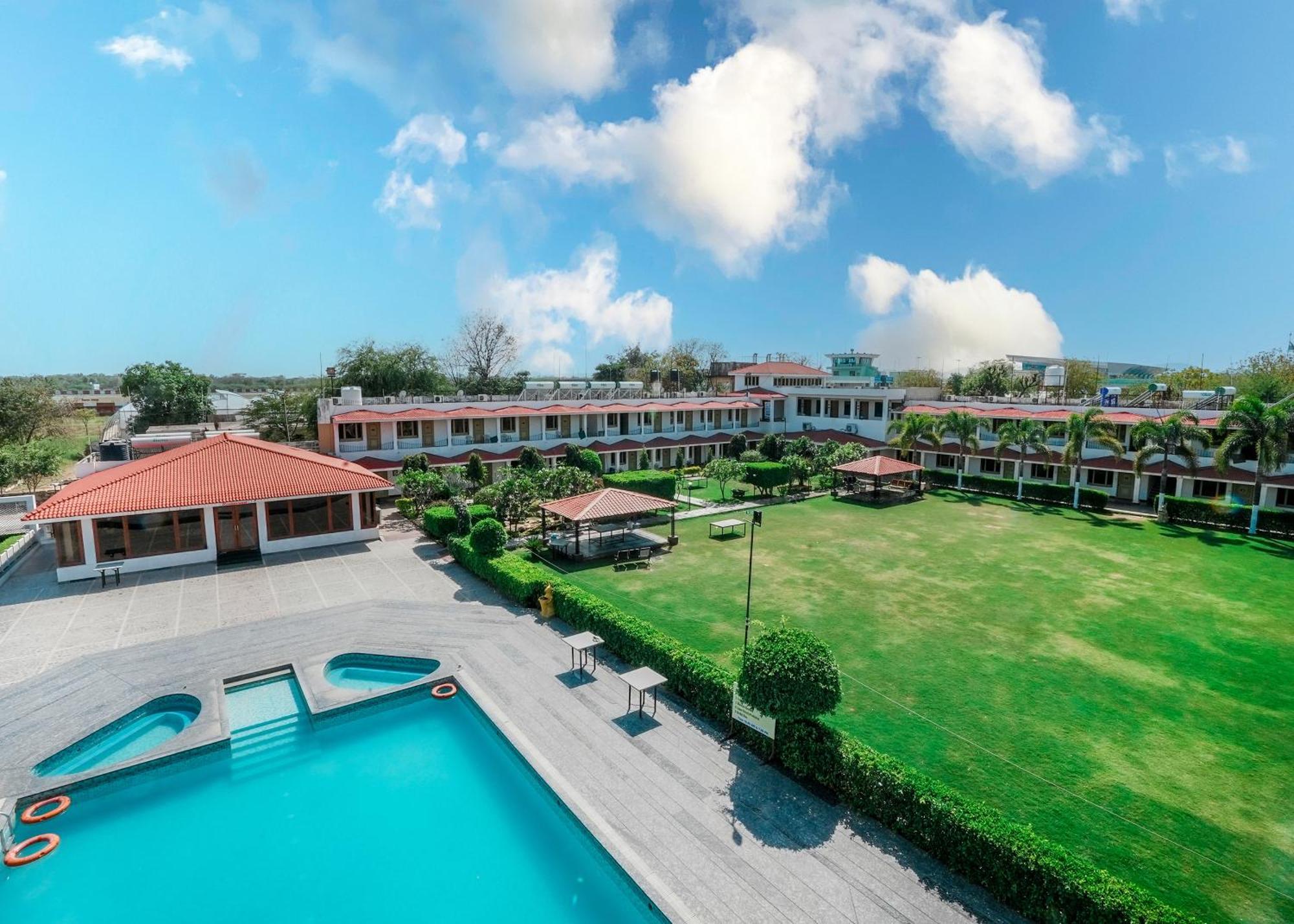 Rupis Resort Near Udaipur Airport Dabok Екстер'єр фото