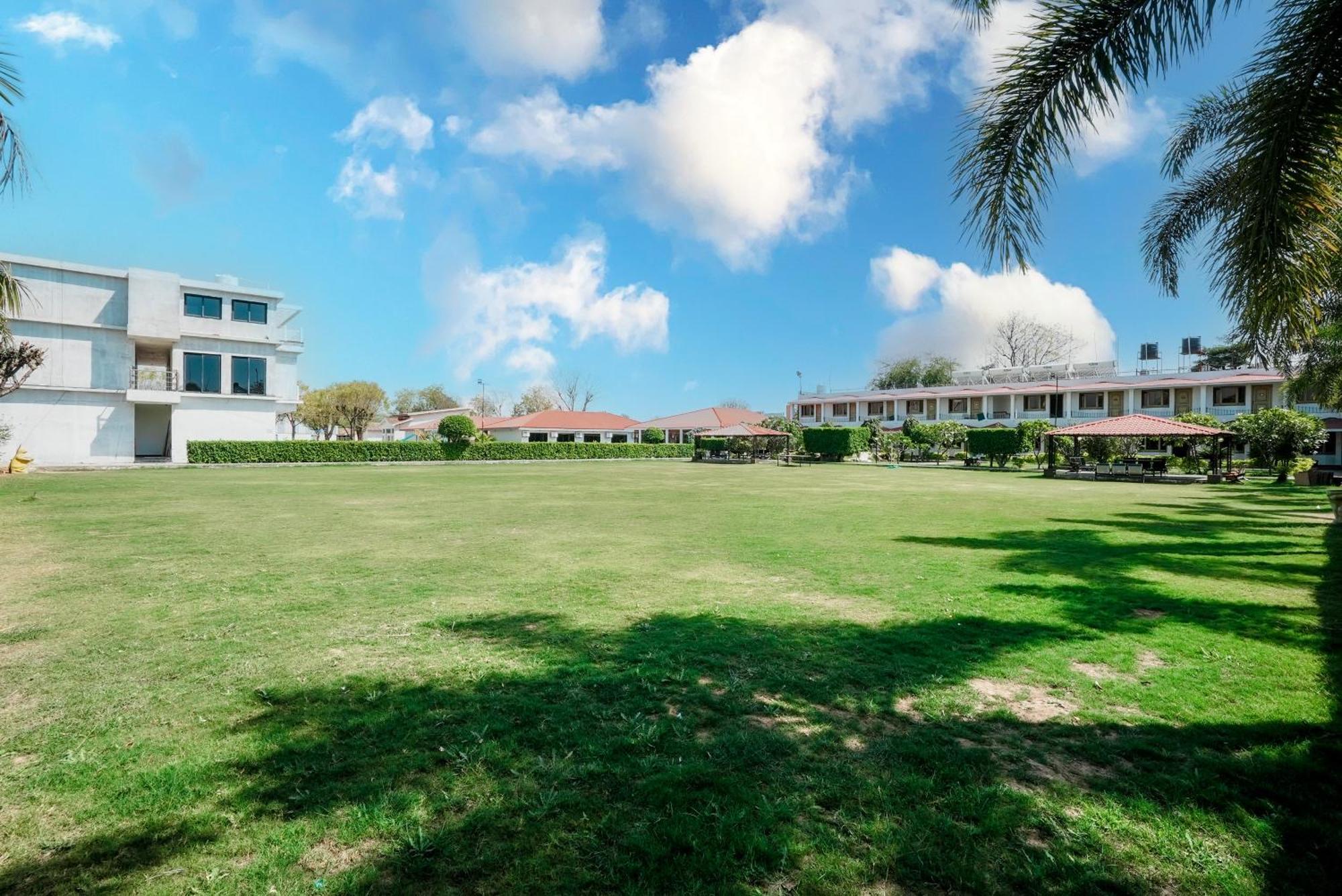 Rupis Resort Near Udaipur Airport Dabok Екстер'єр фото