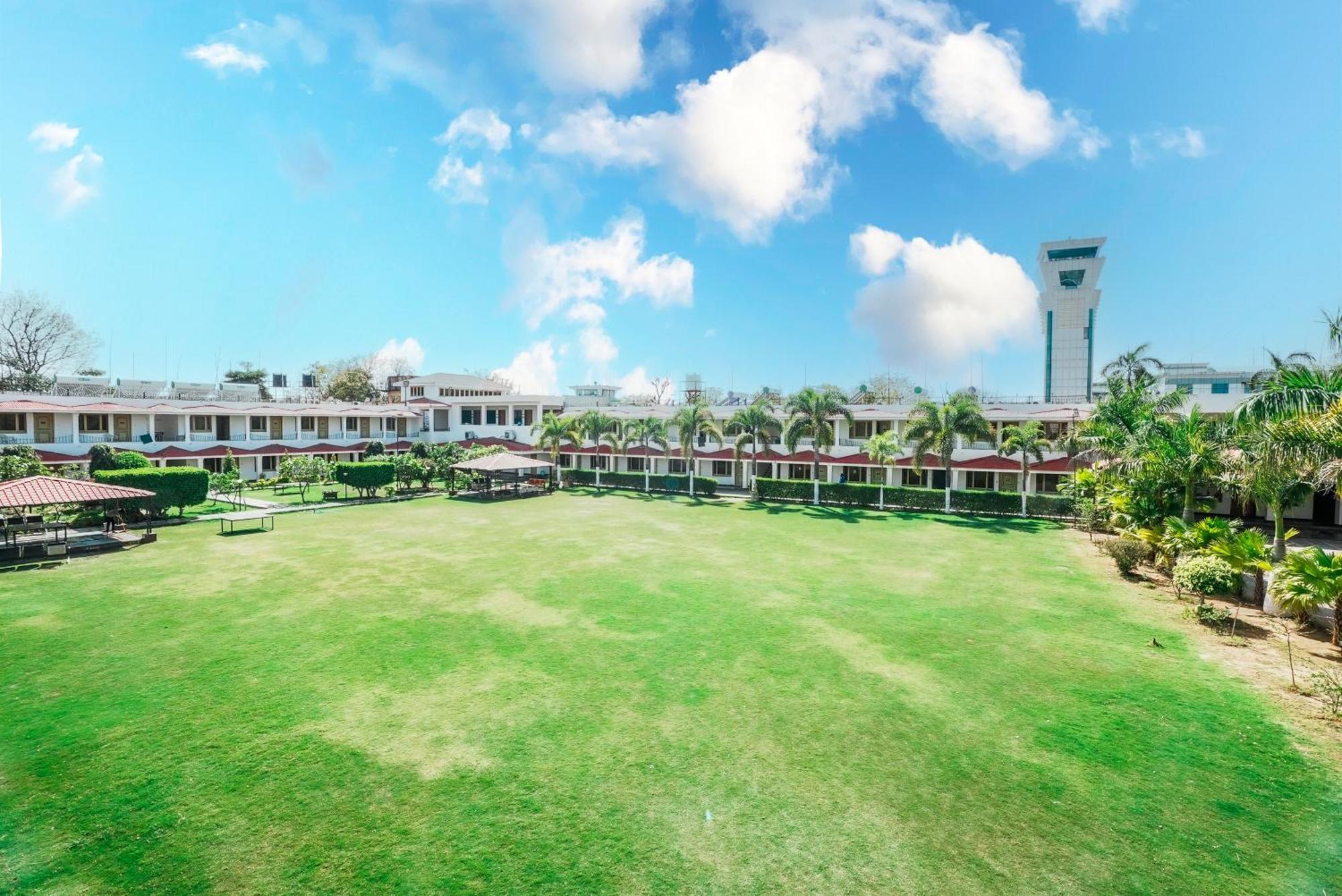 Rupis Resort Near Udaipur Airport Dabok Екстер'єр фото