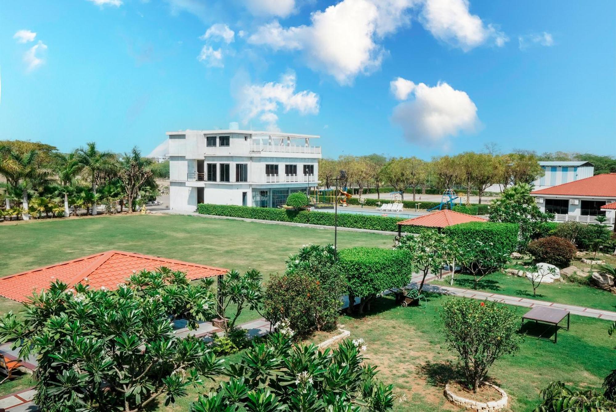 Rupis Resort Near Udaipur Airport Dabok Екстер'єр фото