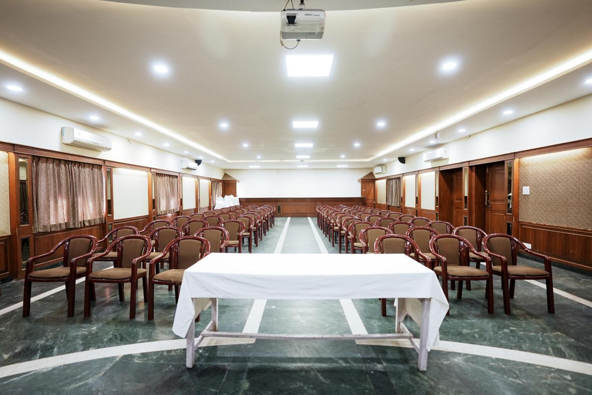 Rupis Resort Near Udaipur Airport Dabok Екстер'єр фото