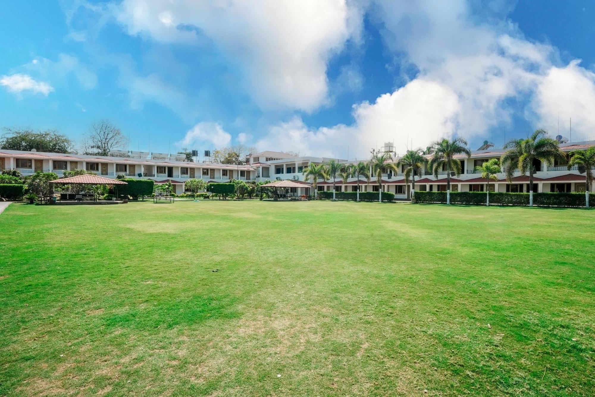 Rupis Resort Near Udaipur Airport Dabok Екстер'єр фото